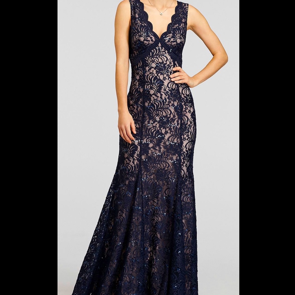 ALL OVER SEQUIN LACE DRESS WITH OPEN BACK
NIGHTWAY NW size US 4 Color Navy